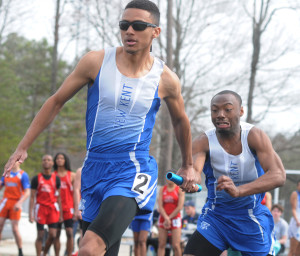 T.J. Ward encounters difficulty in passing the baton to anchorman Nick Crewe in the 4x100 meter relay, but New Kent recovered to finish third.